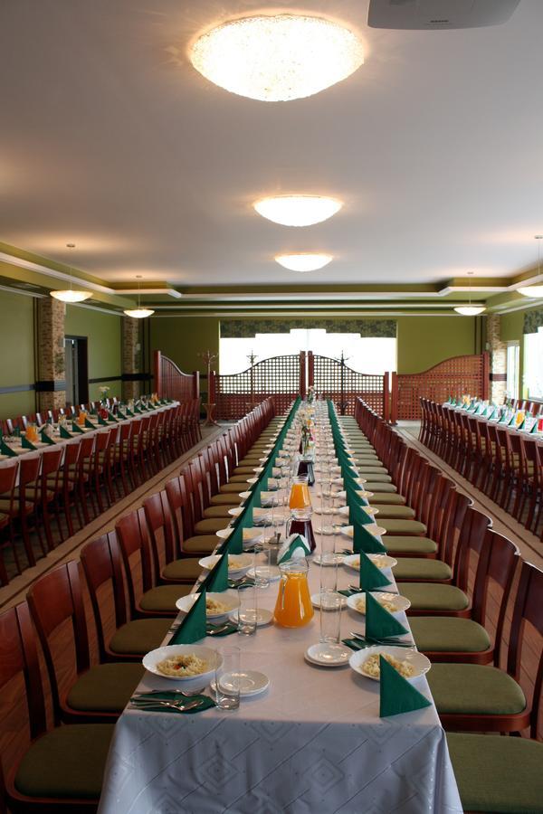 Impresja Motel Borek Wielkopolski Buitenkant foto